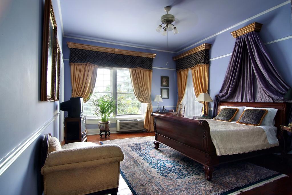 Queen Room with Garden View
